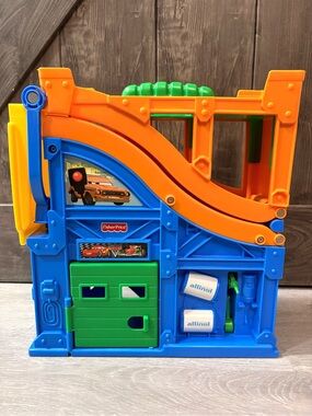 Disney Pixar Cars 2 Fisher-Price Wheelies track (fold & go ramp) Little People